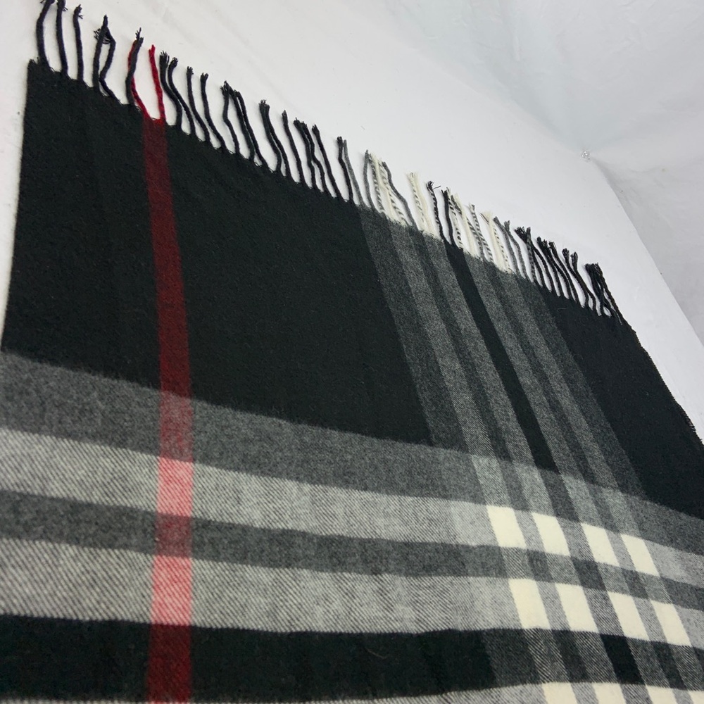 Oversized Plaid Scarf - Picture 4 of 8